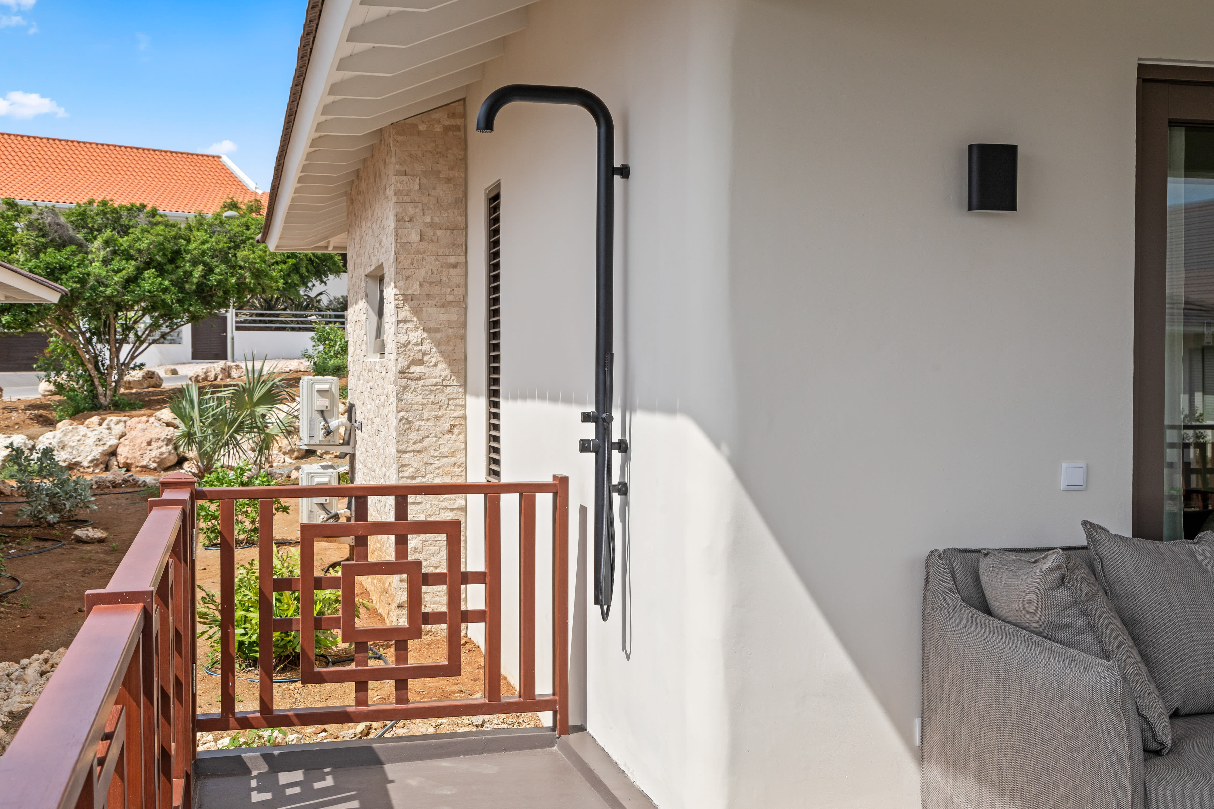 Thumbnail 6: Front - The Jazmyn 39